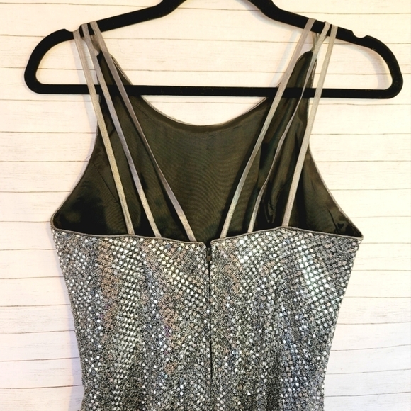 VINTAGE SILVER SEQUIN MINI DRESS SZ 10/MEDIUM - Picture 7 of 16